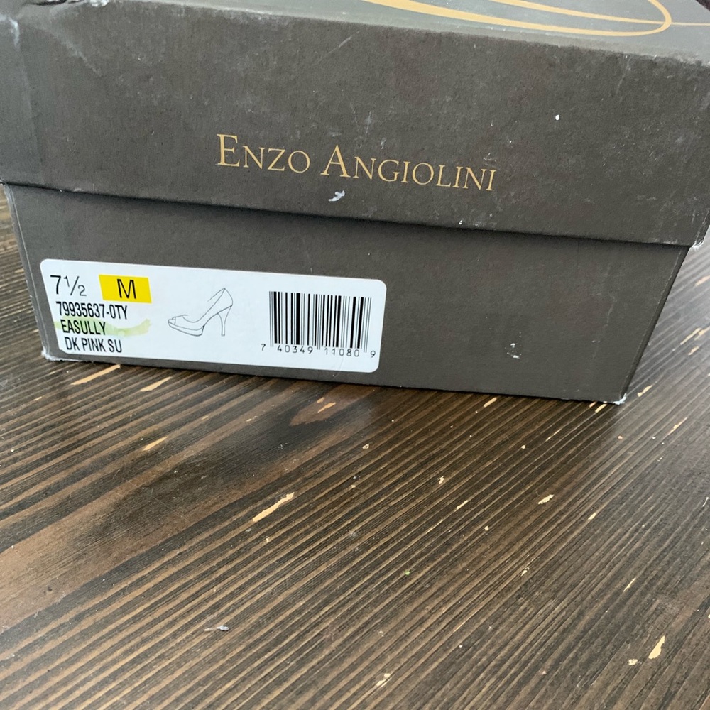 Enzo Angiolini leather suede pump.